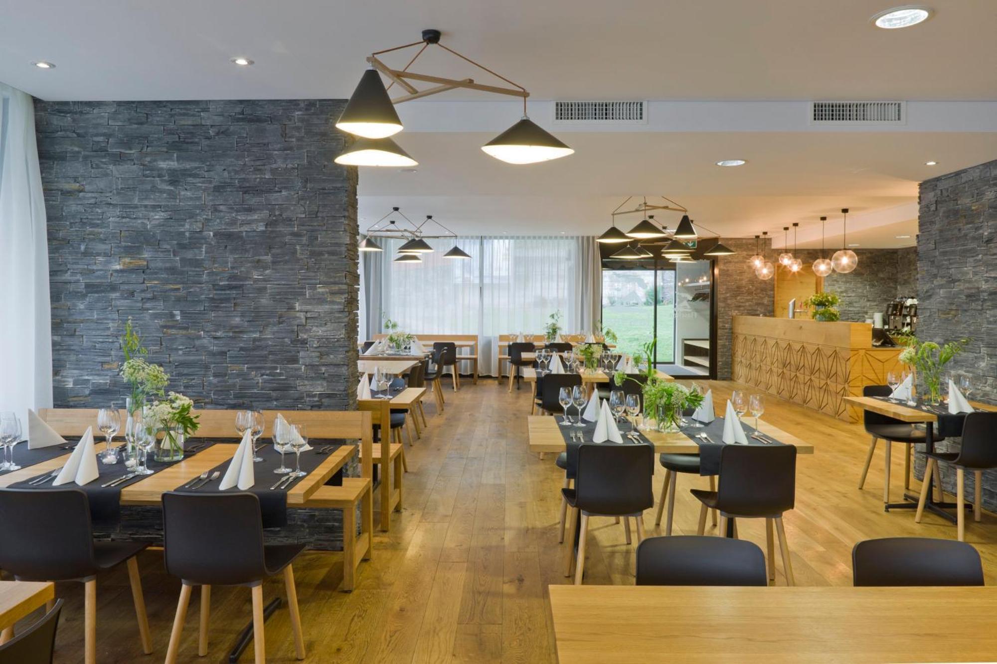 Hotel Restaurant Flaschen Альбинен Экстерьер фото